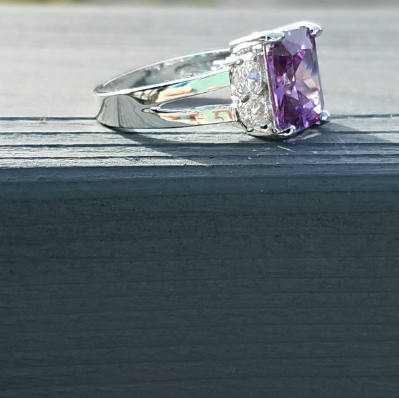 New 18k gold plated purple cubic zirconia ring - Picture 4 of 4