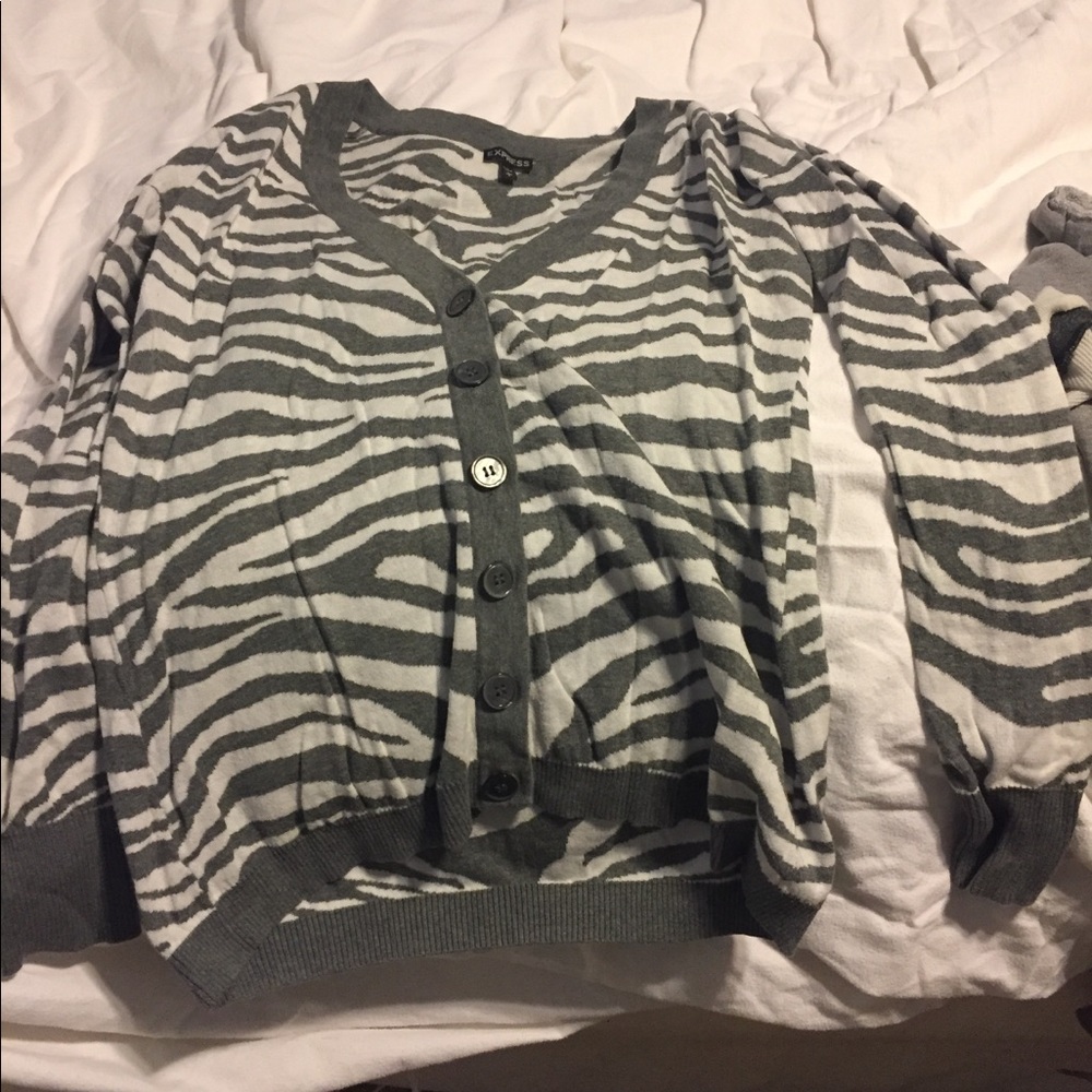 Woman’s express sweater size L