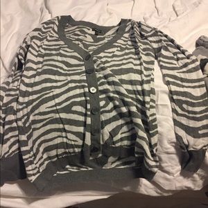 Woman’s express sweater size L