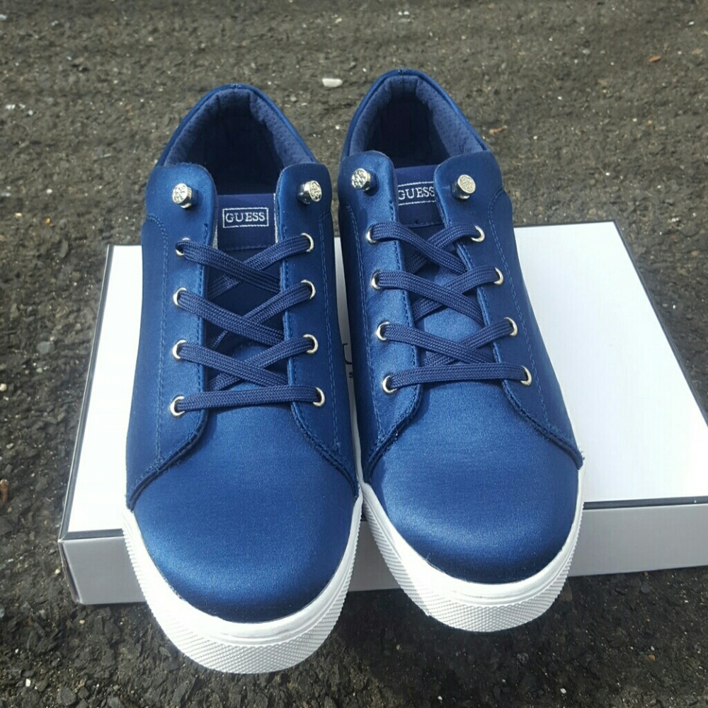 GUESS NAVY BLUE SNEAKERS
