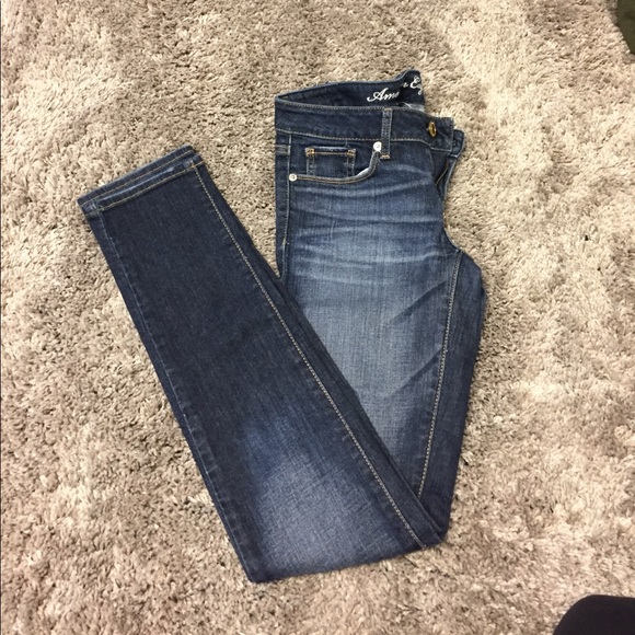 dark wash AE jeans - Picture 1 of 3