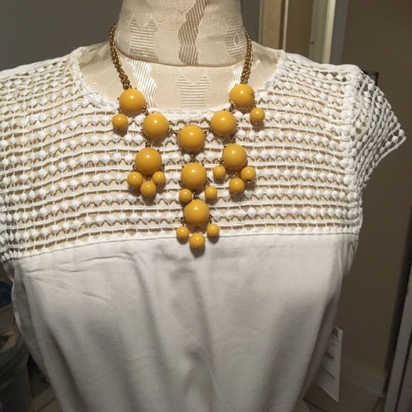 White with beautiful design on top ready for sale - Picture 2 of 6