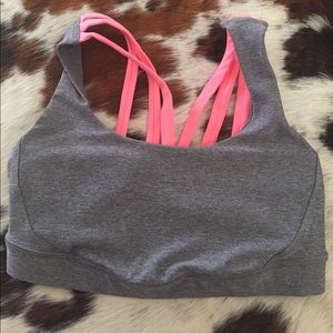 NEVER BEEN WORN LULULEMON SPORTS BRA