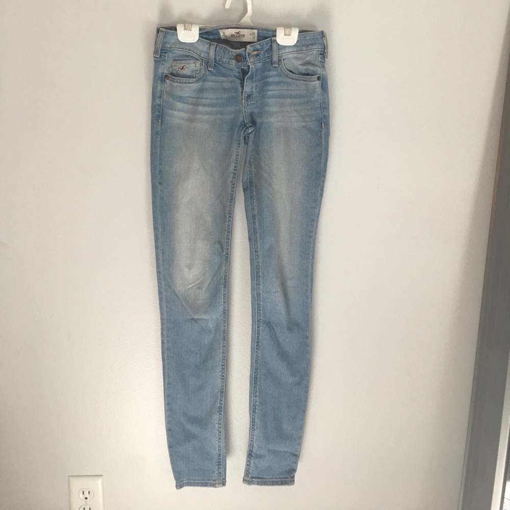 HOLLISTER LIGHT WASH SUPER SKINNY JEANS