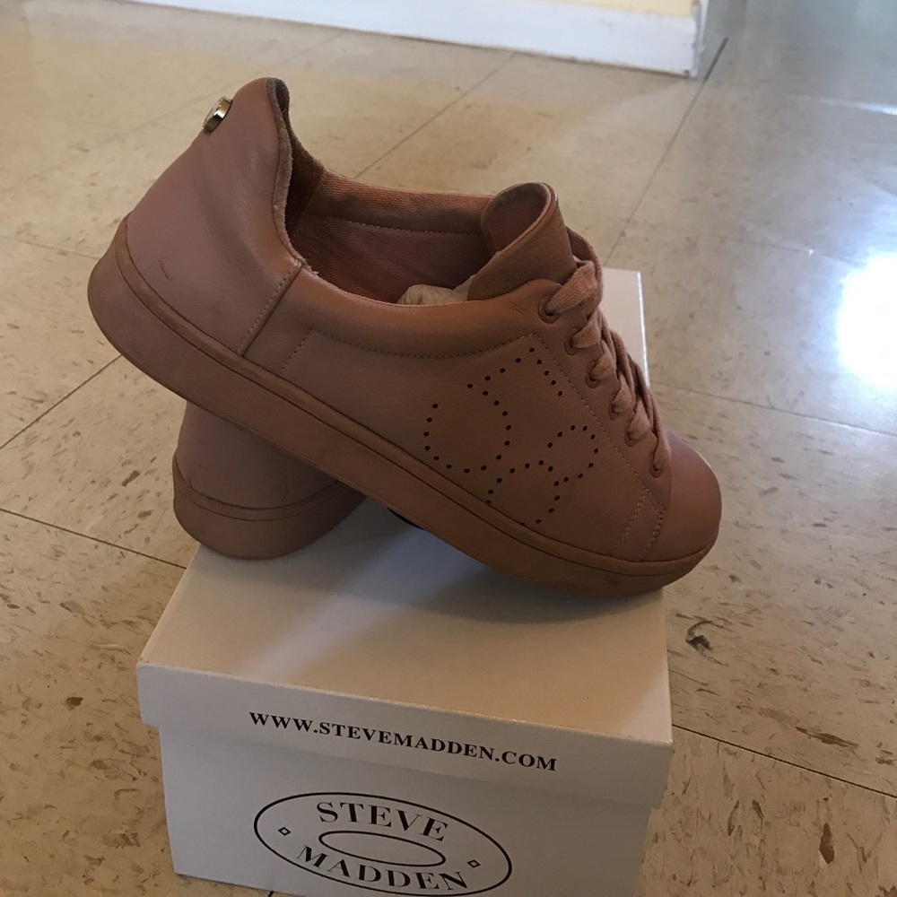 Women's Steve Madden sneakers Sz. 8.0