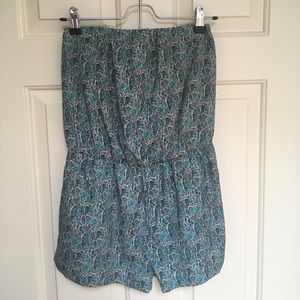 Strapless romper with flower and paisley pattern