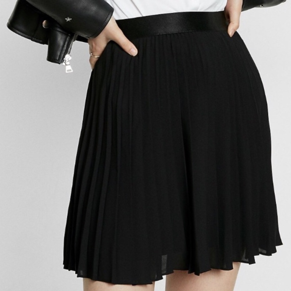 Express High Waisted pleated mini skirt