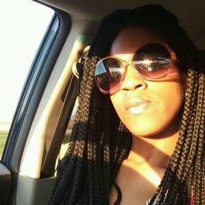 Meet your Posher, Marshea