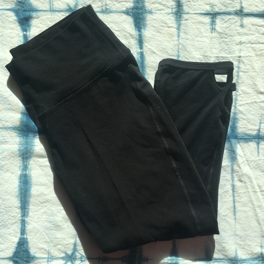 Capri Leggings with Ankle Cutout!