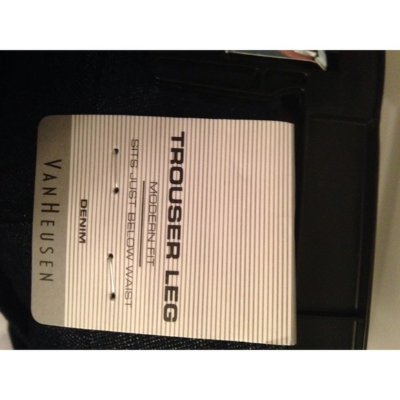 NWT Van Heusen Dark Wash Trouser Leg Jeans 8 R - Picture 6 of 7