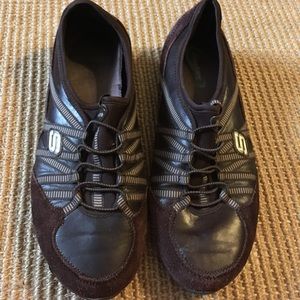 🎉Sketchers brown leather tennis shoes❤️