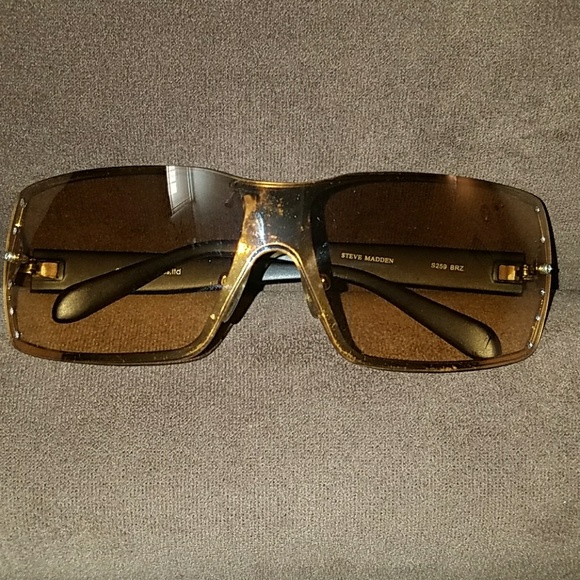 Steve Madden Accessories - Steve Madden sunglasses