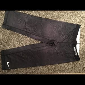 Nike pro capris