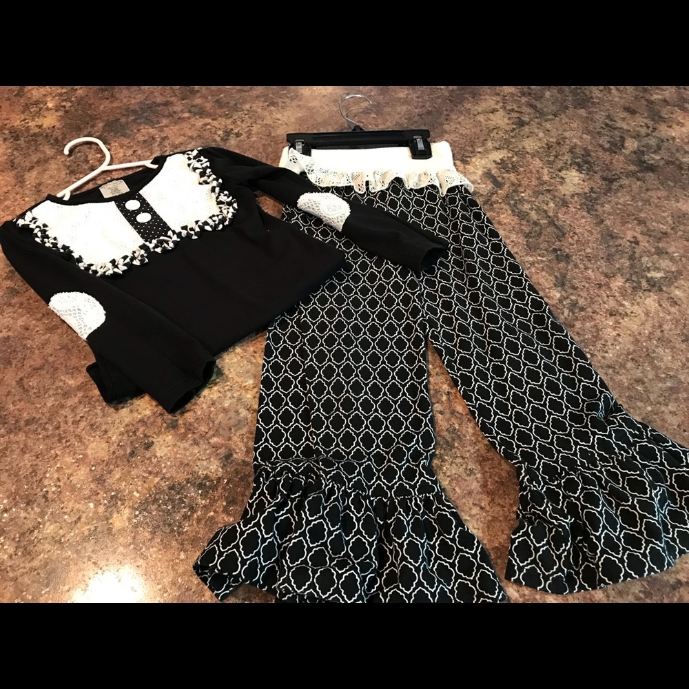 Persnickety black and cream set