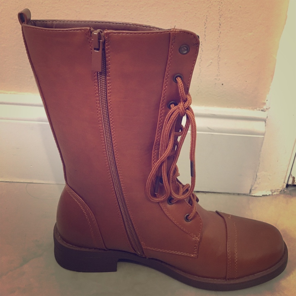 7/2 Tan combat boots brand new never worn