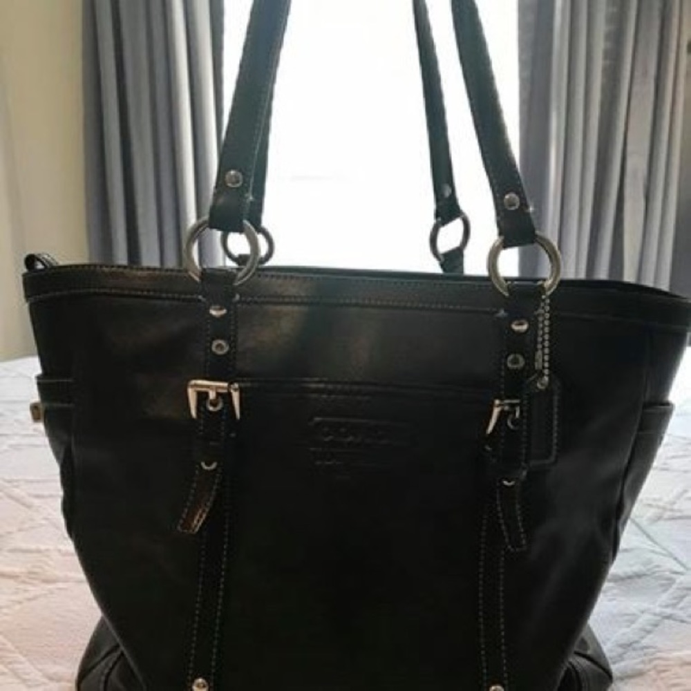 Authentic COACH Gallery Leather Tote Purse- Black