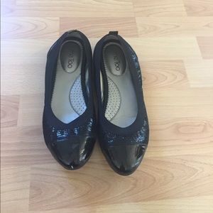 Me Too black flats