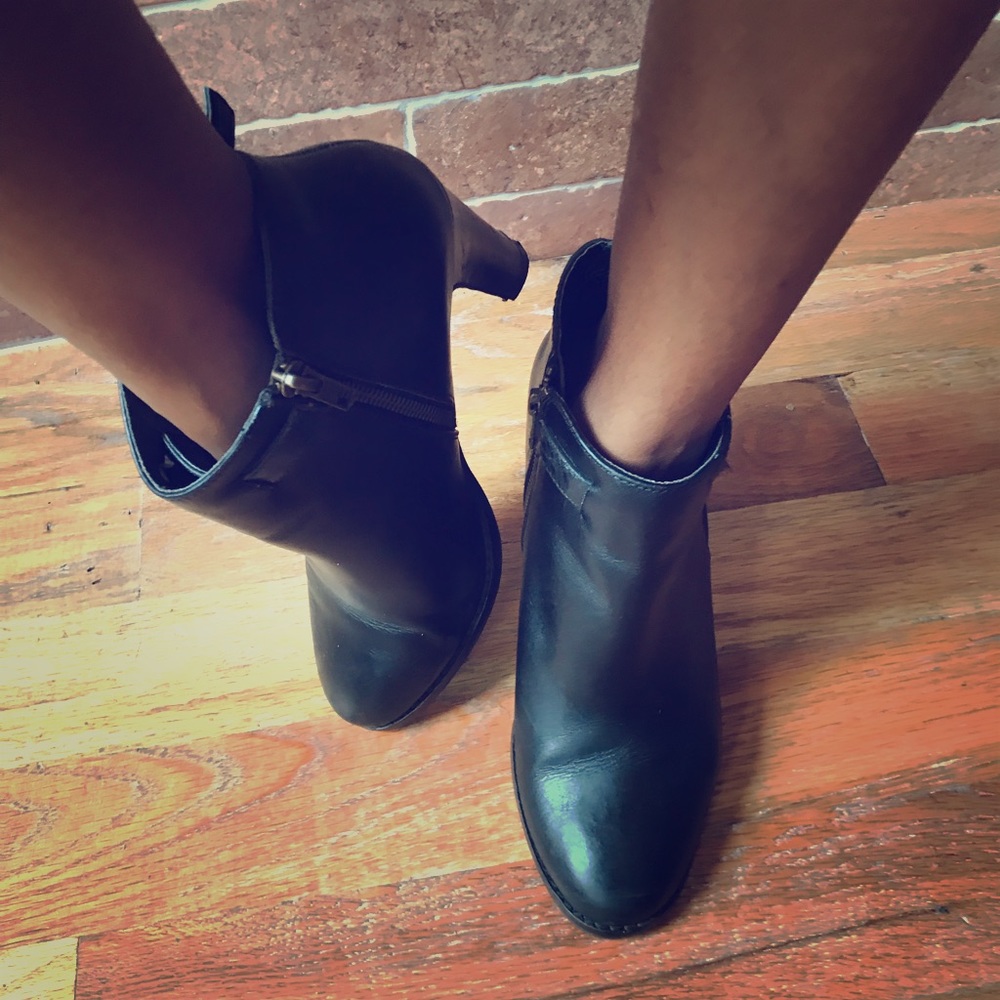 Steven by Steve Madden Leather bootie w/ gold stud