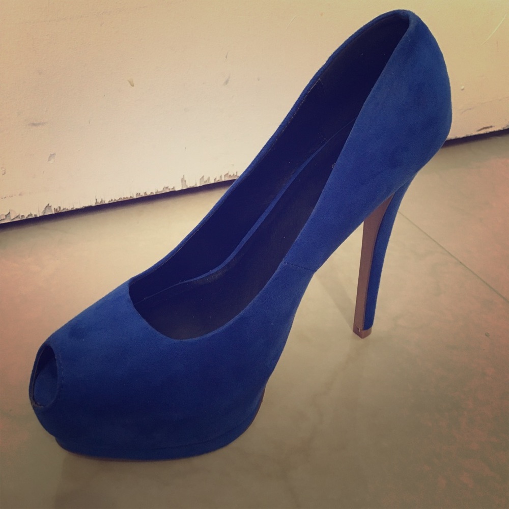 Blue peep toe pump