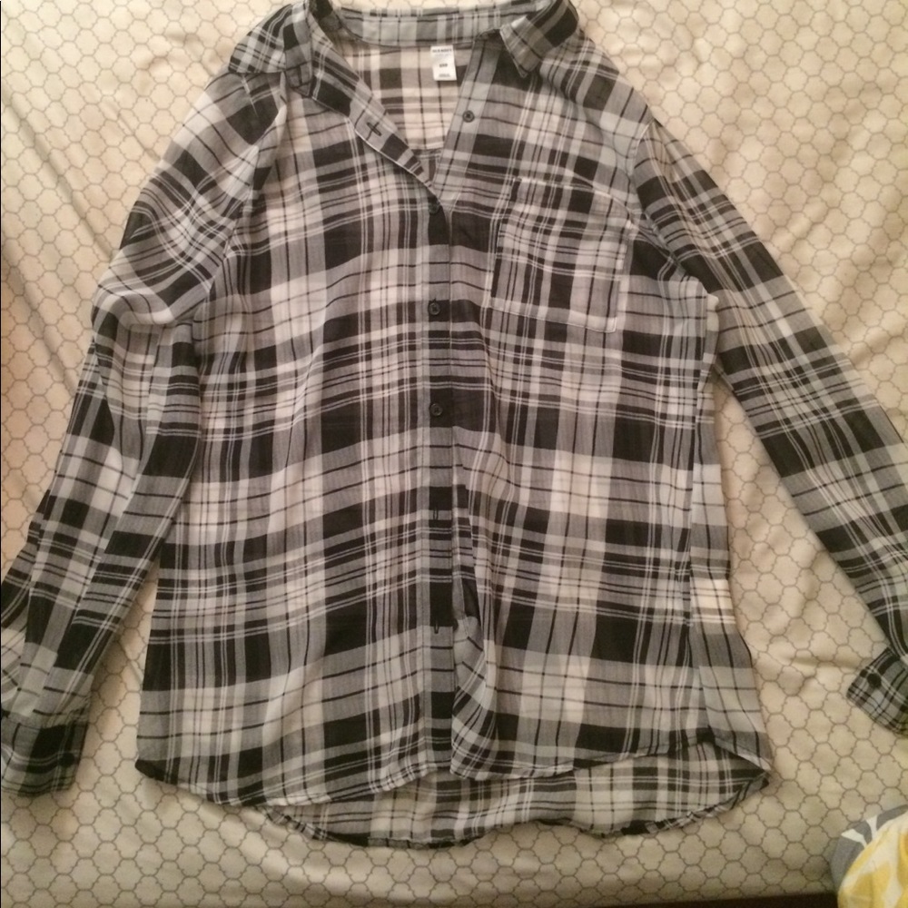 🎉black and white plaid sheer button down