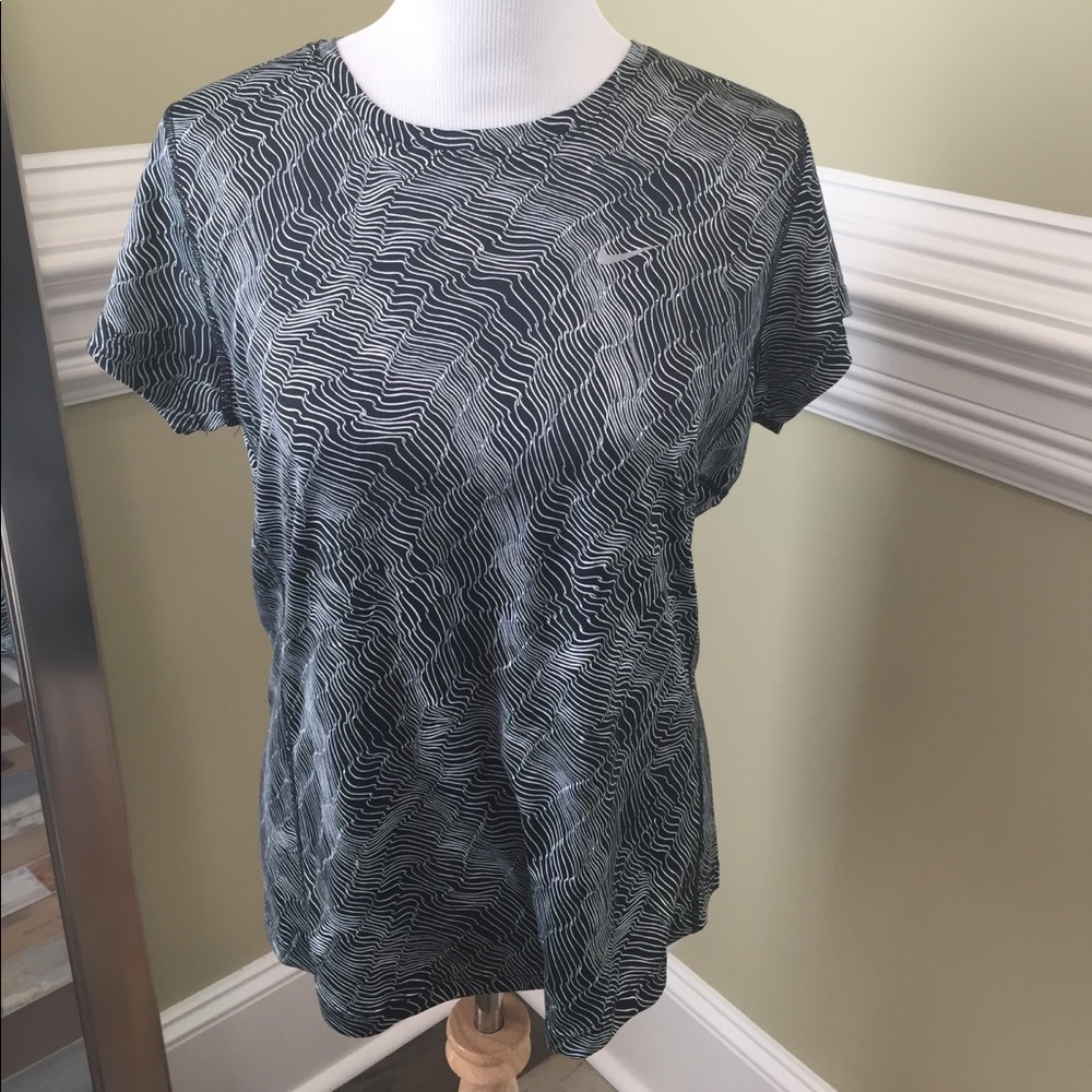 Like New NIKE Running Shirt Large