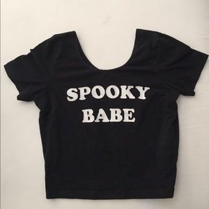 BLACK SPOOKY BABE CROPPED TEE