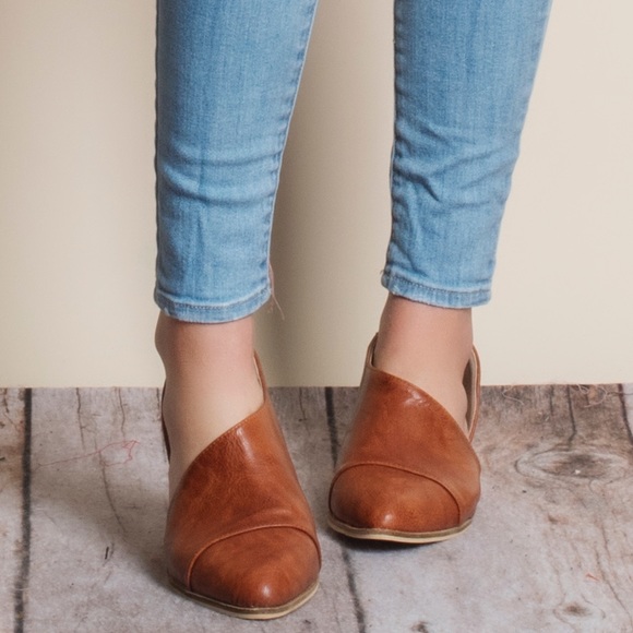 Cut Out Cognac Flats - Picture 2 of 4