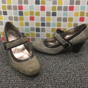 Naturalizer Gray suede Mary Jane heels 7.5