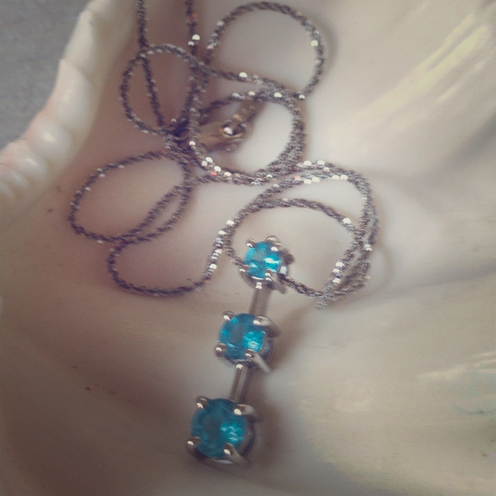 14k White Gold Aquamarine Pendant & Sparkle Chain