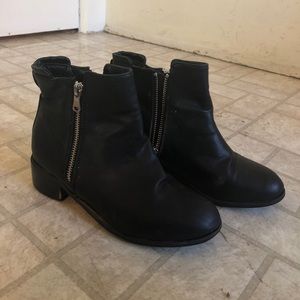 Sol Milano ankle boots
