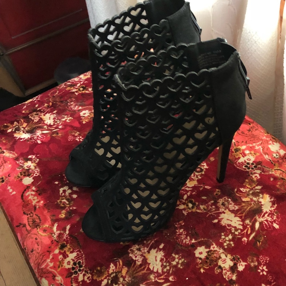 Heels - Picture 2 of 2