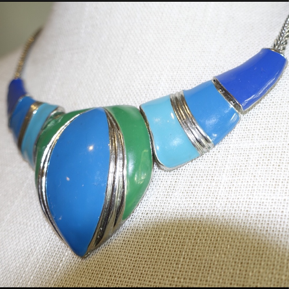 Statement necklace