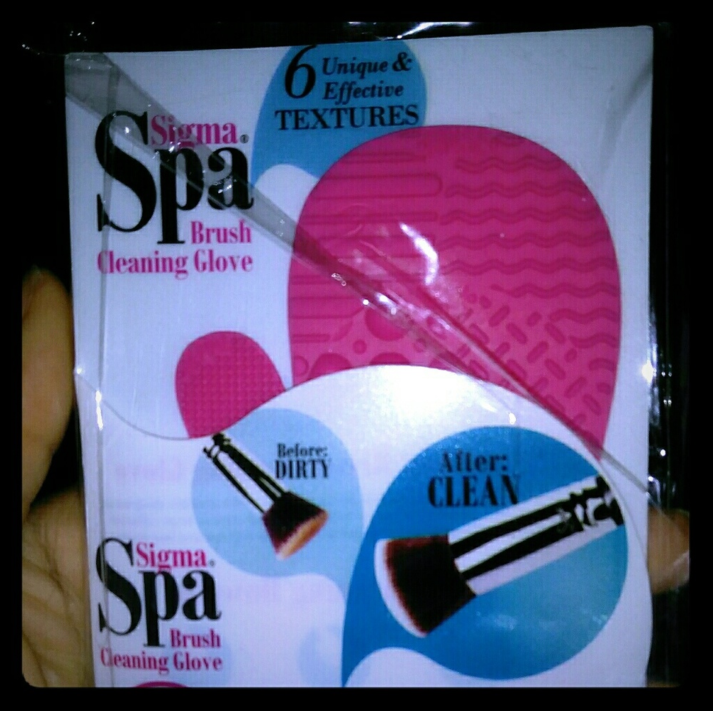 Mini Cleaning glove for makeup brushes