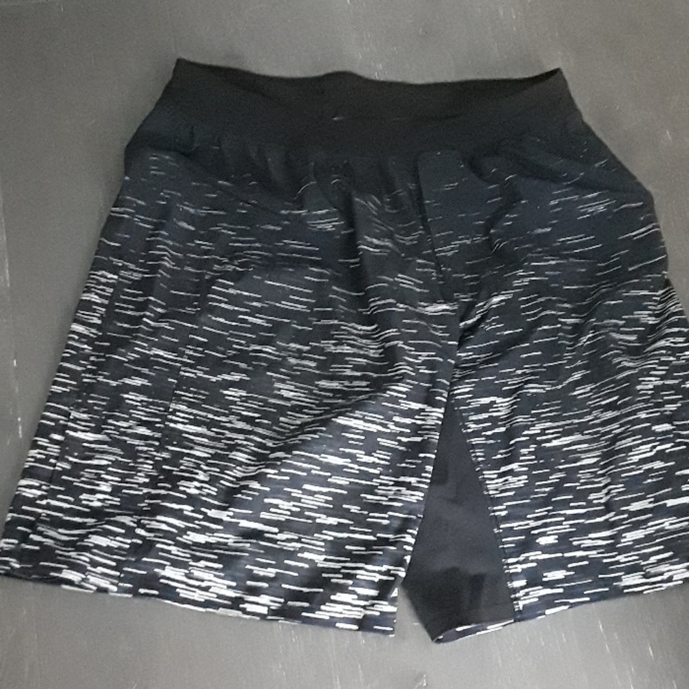 Lululemon assert shorts