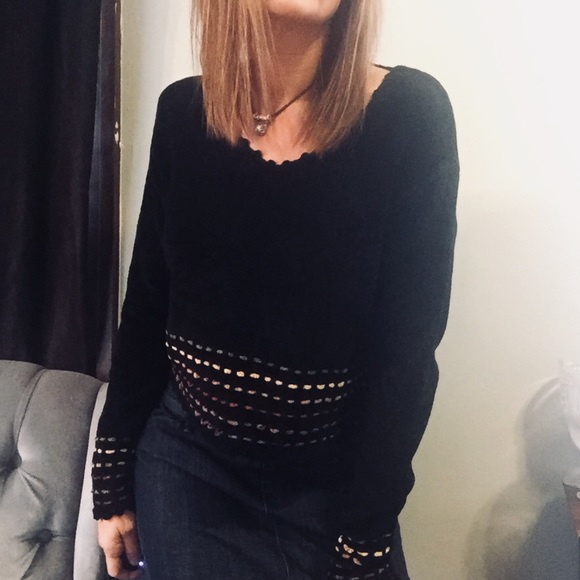 💲💲SOLD 💲💲Anthro OONA black crop sweater M - Picture 3 of 7