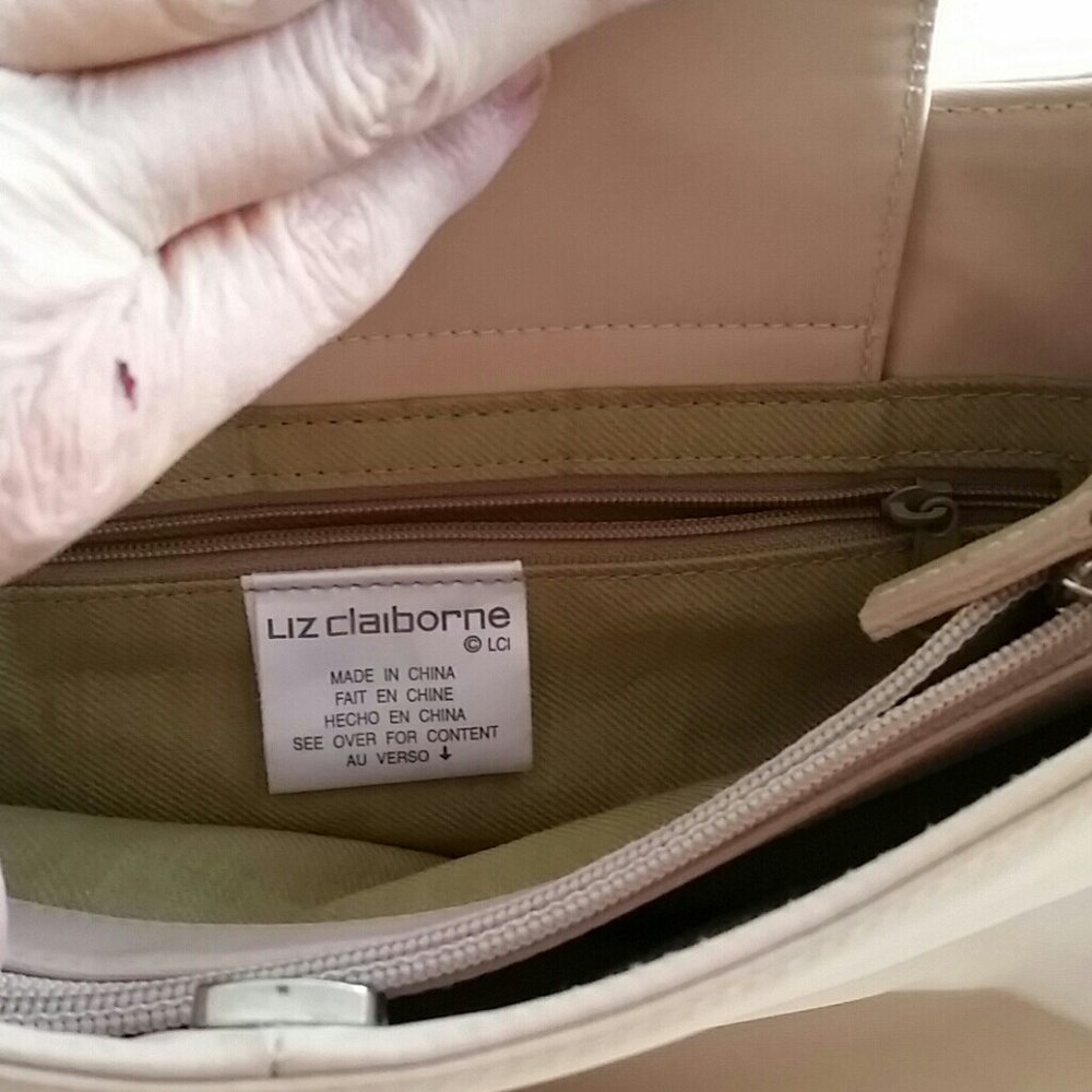 Womens beige Liz Claiborne purse - Picture 3 of 8