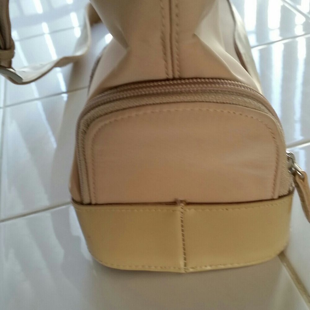 Womens beige Liz Claiborne purse - Picture 6 of 8