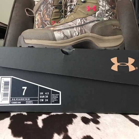 NWOT Under Armour camo women's hiking boots - Picture 2 of 6