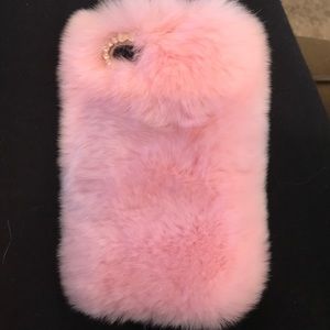iPhone 5 pink fuzzy phone case