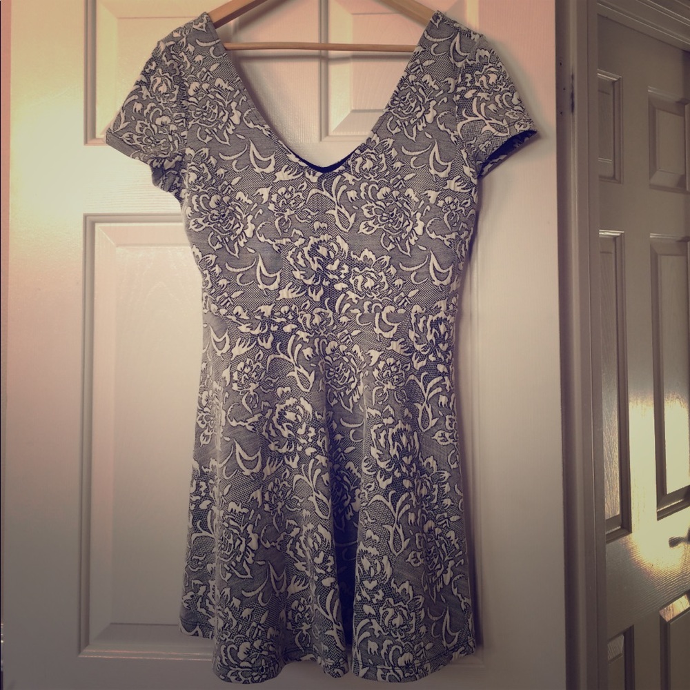 NWT Forever 21 Floral Dress Size Large