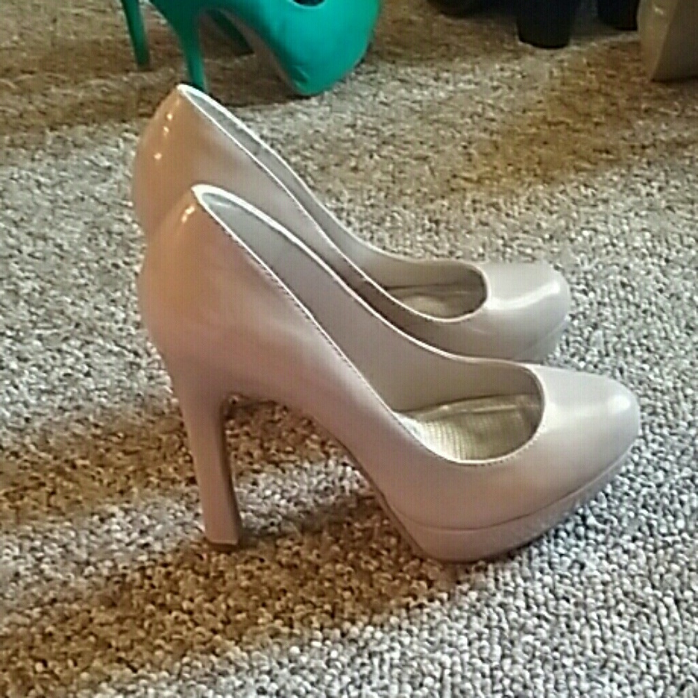 Nude Rouge stilettos sz 9