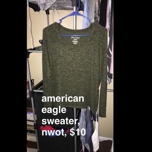 NWOT SUPER THING BUT WARM AMERICAN EAGLE TOP
