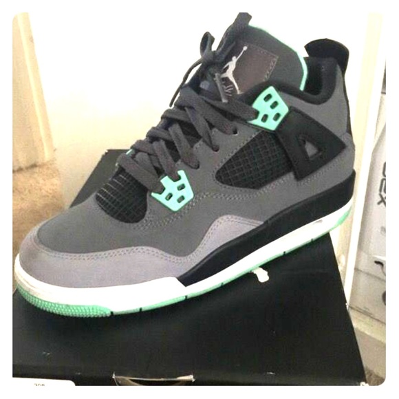 Jordan’s retro 4 - Picture 1 of 4
