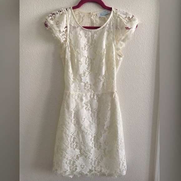 Lace open back dress - Picture 3 of 8