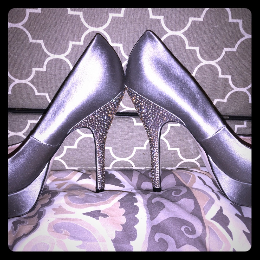 Steve Madden Partyy-R STEEL SATIN RHINESTONE Pumps