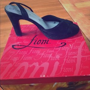 Vintage Fioni black velvet peep toe heels size 7