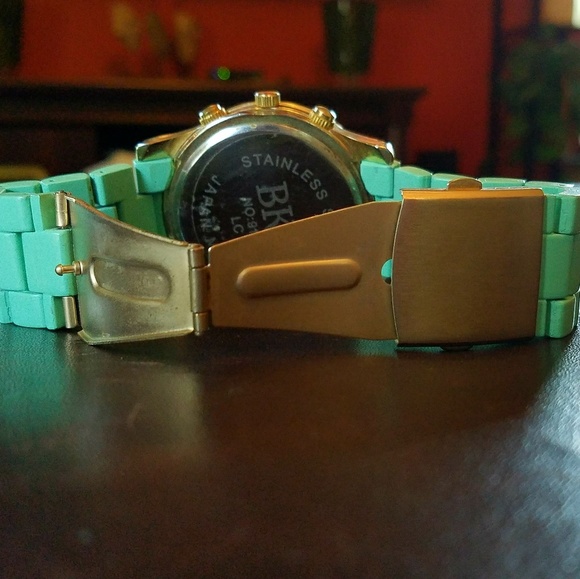 💜BKE Mint Green Circle Watch - Picture 4 of 7