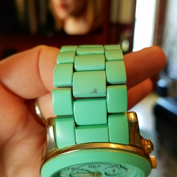 💜BKE Mint Green Circle Watch - Picture 5 of 7