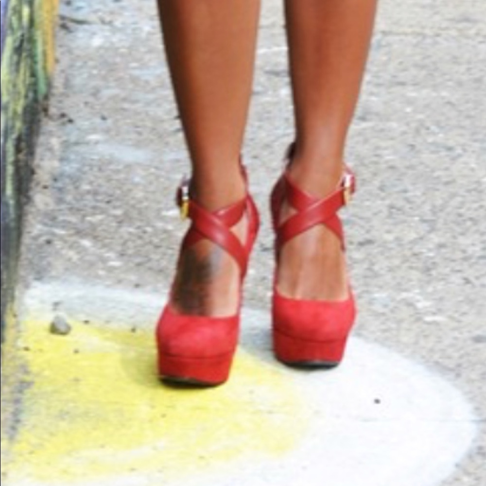 Red heels - Picture 6 of 7