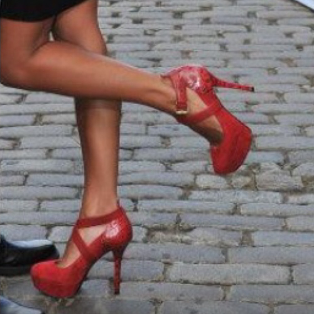 Red heels - Picture 2 of 7